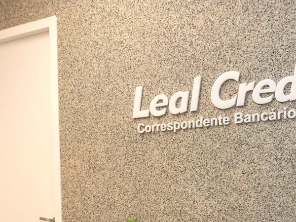 LETREIROS EM ACRILICO E PVC 04