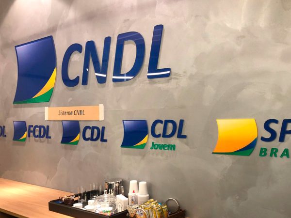 LETREIROS EM ACRILICO E PVC 05