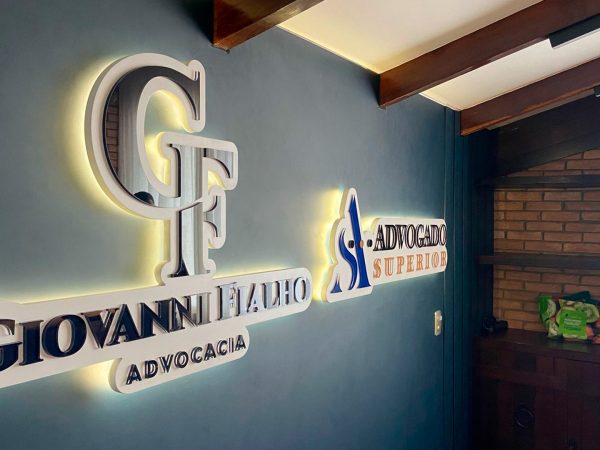 LETREIROS EM ACRILICO E PVC 12