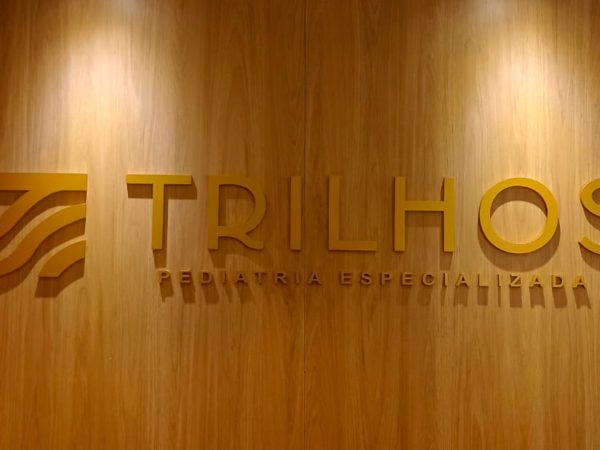 LETREIROS EM ACRILICO E PVC 18