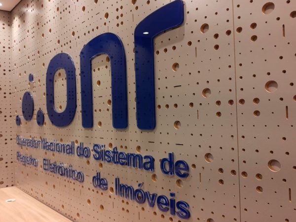 LETREIROS EM ACRILICO E PVC 23