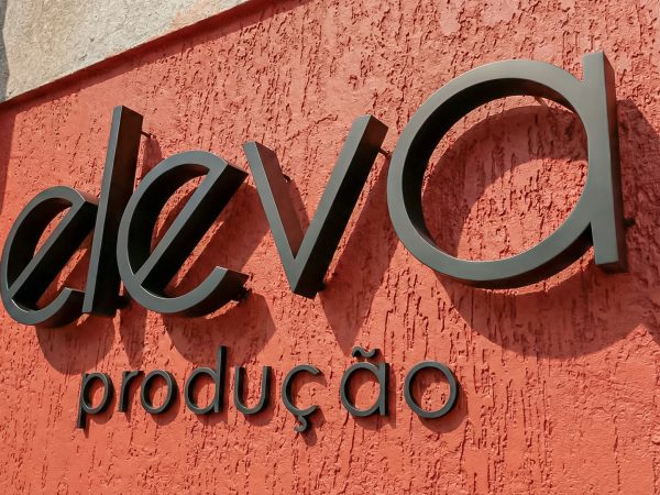 lasersign-empresa-brasilia-letra-caixa-aço-pintura-automotiva-1920x1080-eleva