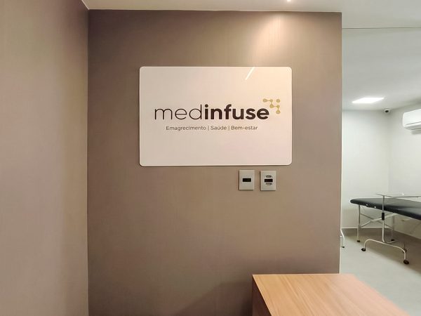 lasersign-empresa-brasilia-placa-pvc-impressao-uv-1920x1080-medinfuse