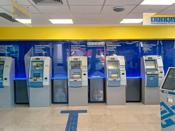 lasersign-sinalizacao-e-projetos-empresa-brasilia-adesivos-e-lonas-1920x1080-banco-do-brasil-02