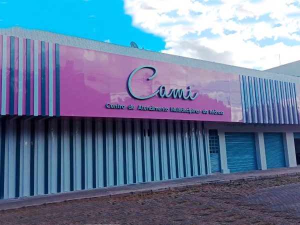 Fachada ACM Letra Caixa