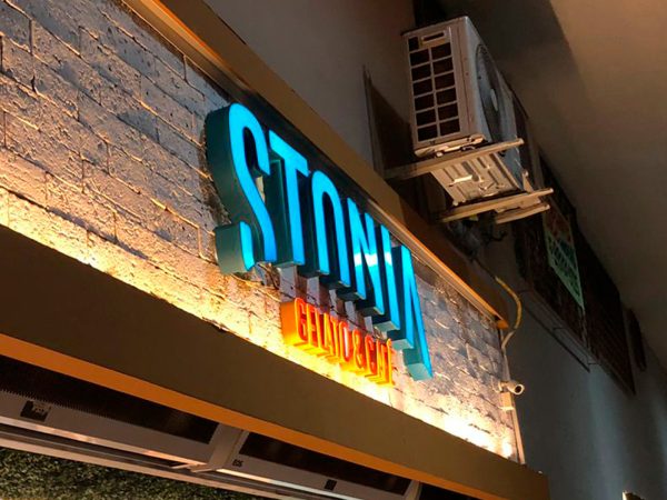 lasersign-sinalizacao-e-projetos-empresa-brasilia-letras-caixa-1920x1080-stonia-gelato-e-cafe-02