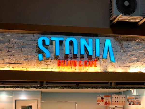 lasersign-sinalizacao-e-projetos-empresa-brasilia-letras-caixa-1920x1080-stonia-gelato-e-cafe
