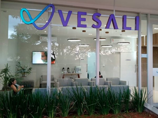 lasersign-sinalizacao-e-projetos-empresa-brasilia-letras-caixa-1920x1080-vesali-01