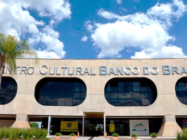 lasersign-sinalizacao-e-projetos-empresa-brasilia-projetos-especiais-logo-acrilico-1920x1080-centro-cultural-banco-