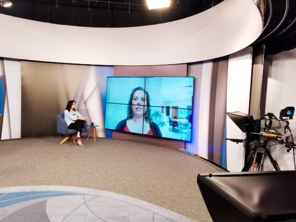 lasersign-sinalizacao-e-projetos-empresa-brasilia-projetos-especiais-logo-acrilico-1920x1080-estudio-de-tv