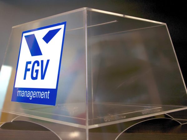 lasersign-sinalizacao-e-projetos-empresa-brasilia-projetos-especiais-logo-acrilico-1920x1080-urna-fgv