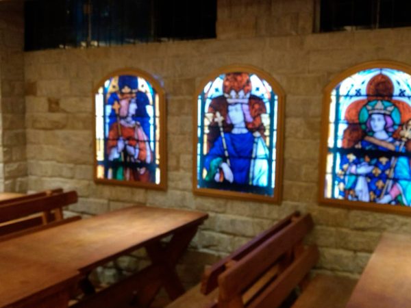 lasersign-sinalizacao-e-projetos-empresa-brasilia-projetos-especiais-logo-acrilico-1920x1080-vitrais