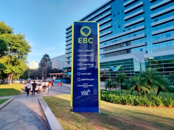 lasersign-sinalizacao-e-projetos-empresa-brasilia-totens-1920x1080-ebc