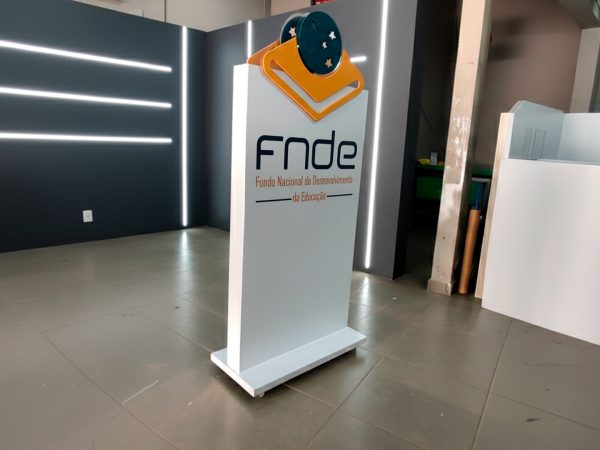 lasersign-sinalizacao-e-projetos-empresa-brasilia-totens-1920x1080-fnde