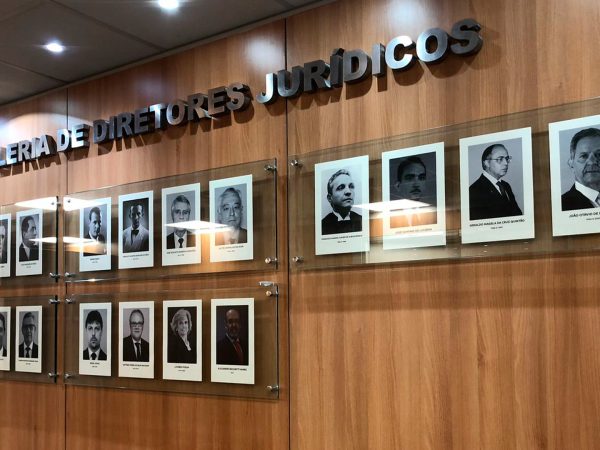 lasersign-sinalizacao-e-projetos-empresa-brasilia-trofeus-galerias-e-placa-de-homenagens-1920x1080-diretores-juridicos