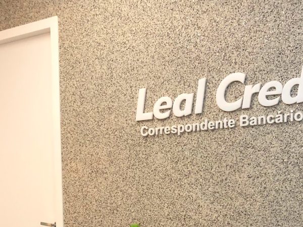 lasersign-sinalizacao-e-projetos-empresa-letreiros-em-acrilico-e-pvc-brasilia-1920x1080-leal-cred