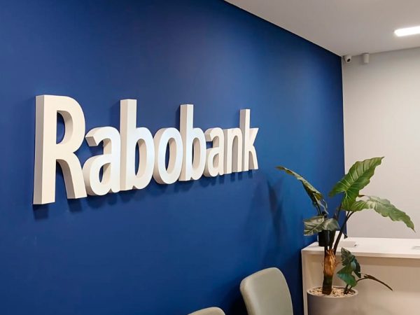 lasersign-sinalizacao-e-projetos-empresa-letreiros-em-acrilico-e-pvc-brasilia-1920x1080-rabo-bank