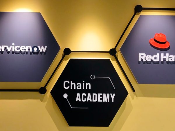 lasersign-sinalizacao-e-projetos-empresa-letreiros-em-acrilico-e-pvc-brasilia-1920x1080-servicenow-chain-acad